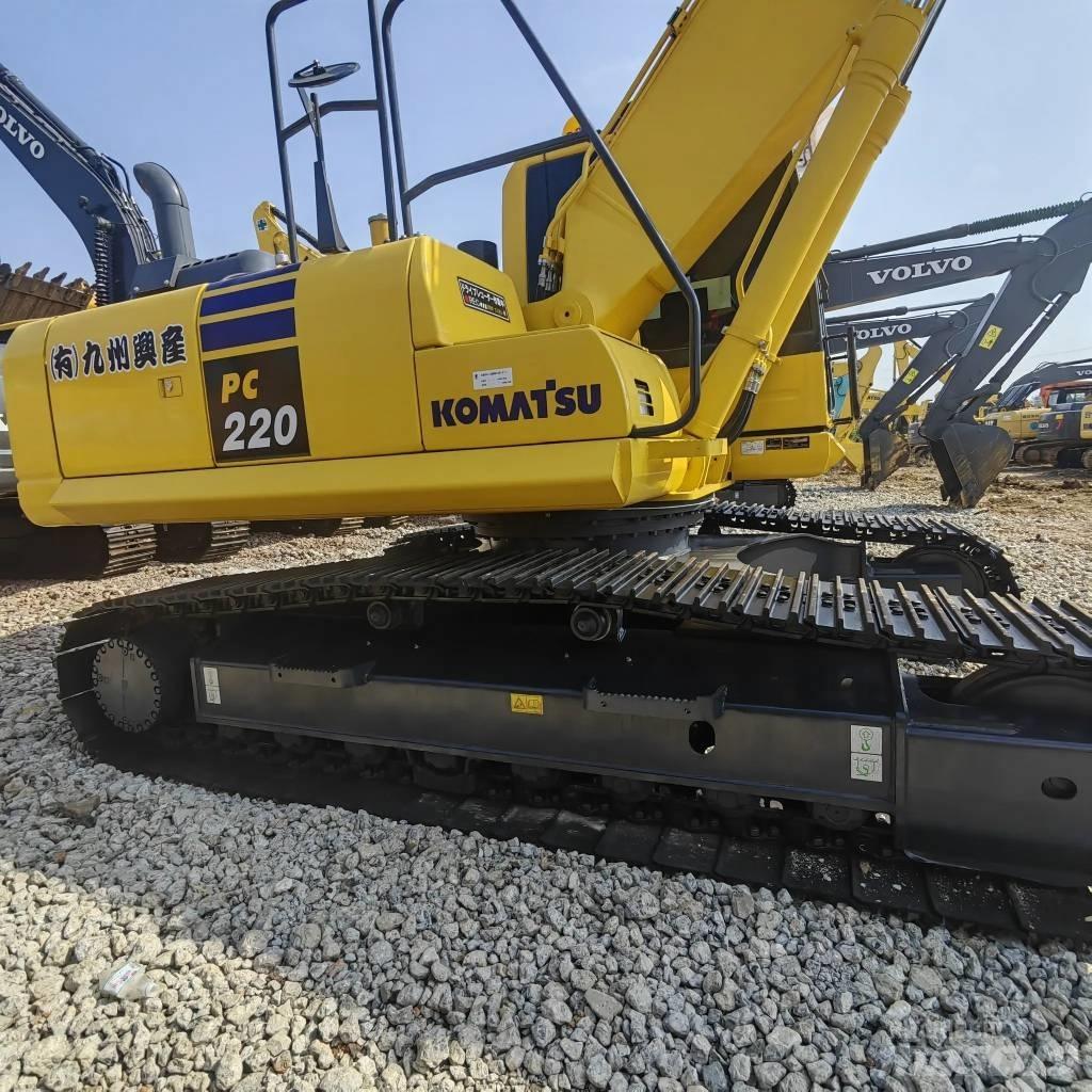 Komatsu PC 220-8 حفارات زحافة