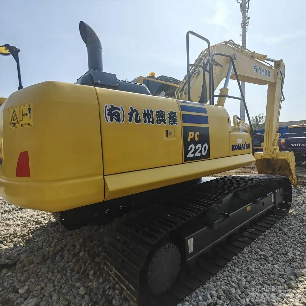 Komatsu PC 220-8 حفارات زحافة