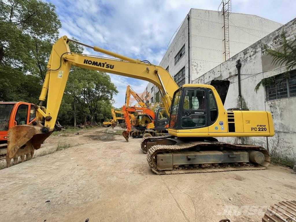Komatsu PC 220-6 حفارات زحافة