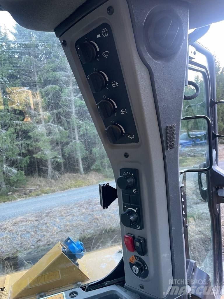 CAT D 6 XE LGP بلدوزرات مجنزرة