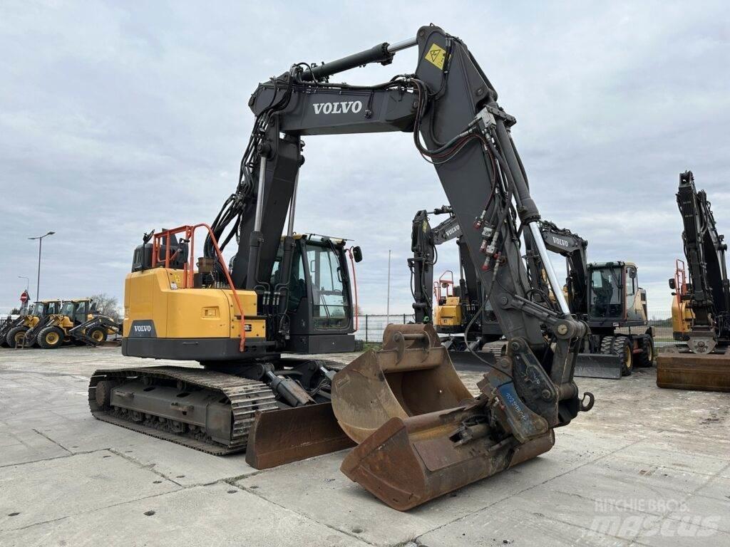 Volvo ECR235EL حفارات زحافة