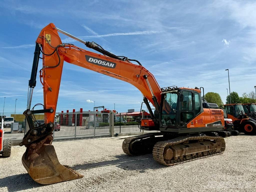 Doosan DX 235 NLC-5 حفارات زحافة