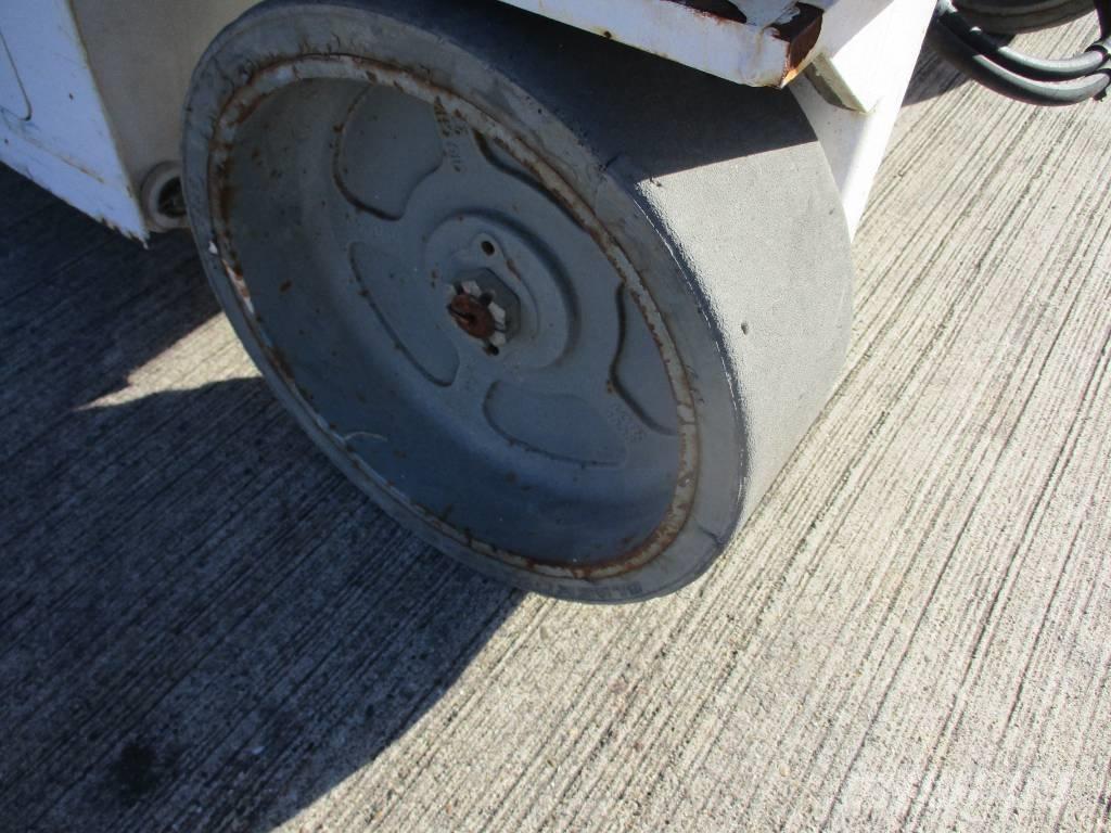 Genie GS 2046 (163) رافعات مقصية الشكل