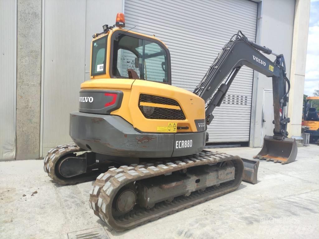 Volvo ECR 88 D حفارات وسط 7 طن - 12 طن