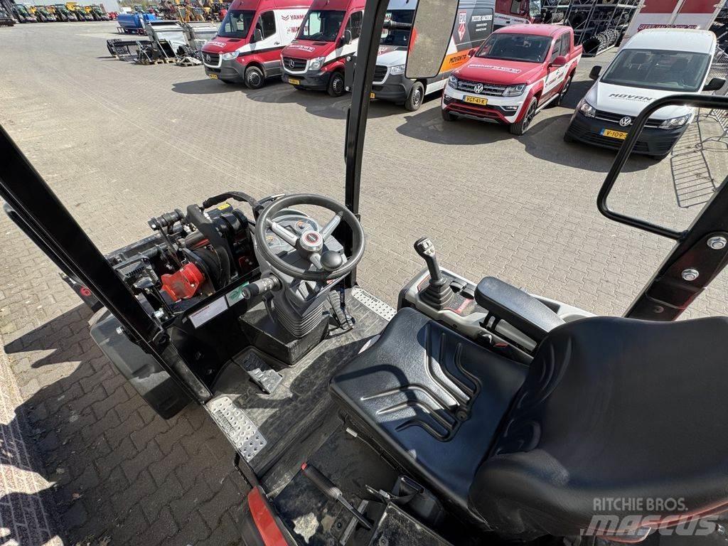Manitou MLA 3-25 لوادر بعجل