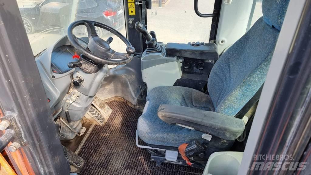 Hitachi ZW 220-6 لوادر بعجل