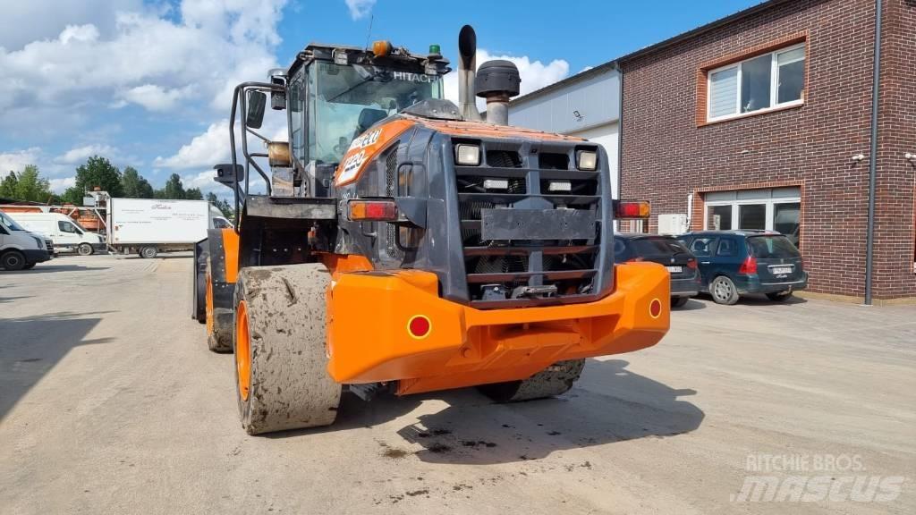 Hitachi ZW 220-6 لوادر بعجل