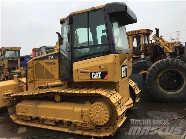 CAT D 5 K بلدوزرات مجنزرة
