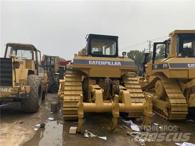 CAT D 7 H بلدوزرات مجنزرة