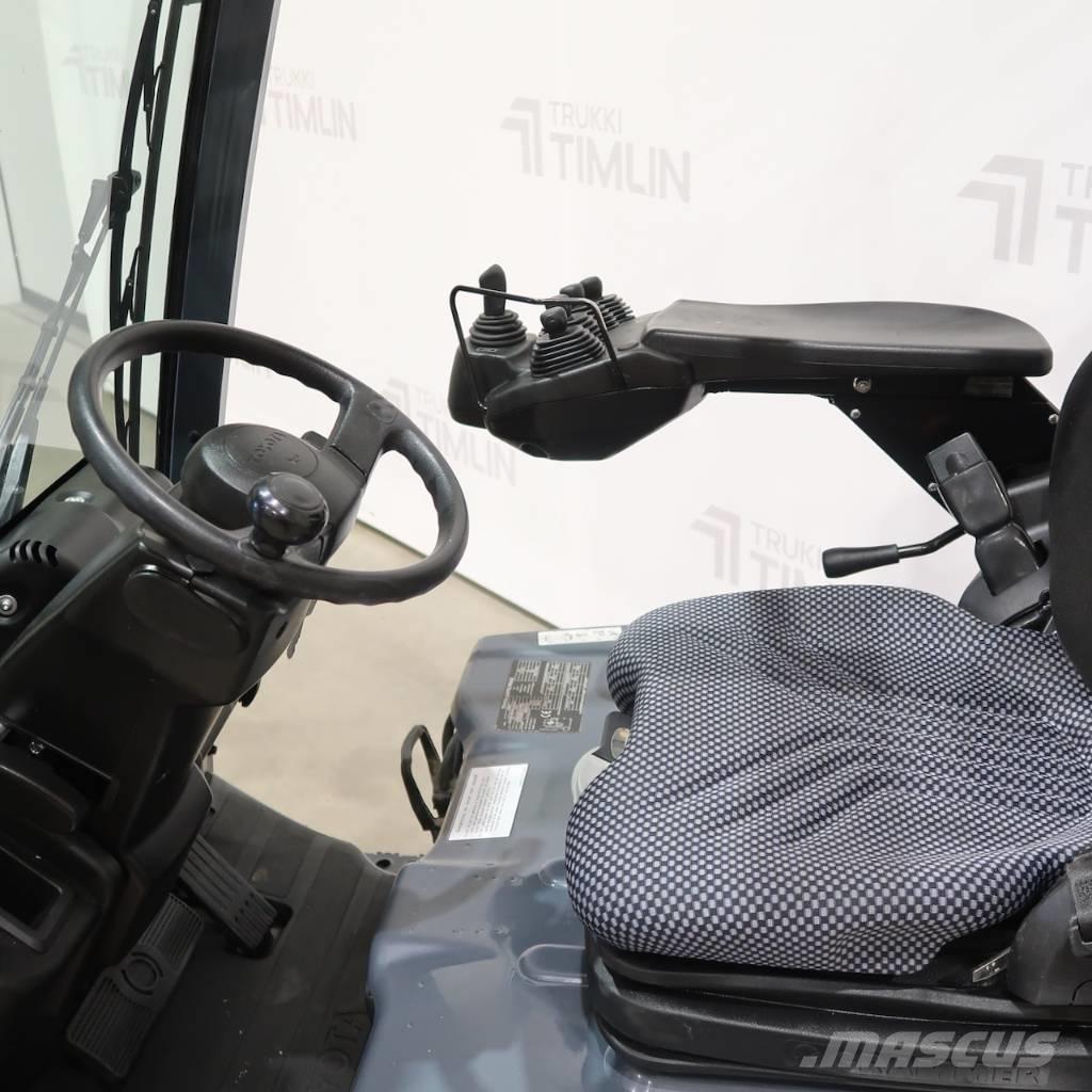 Toyota 8FBM20T شاحنات ذات رافعات شوكية تعمل بالكهرباء