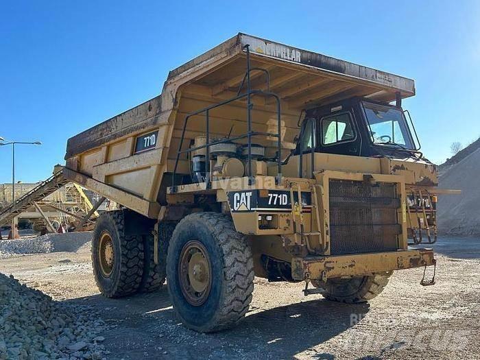 CAT 771D عربات نقل قلابة للمواقع