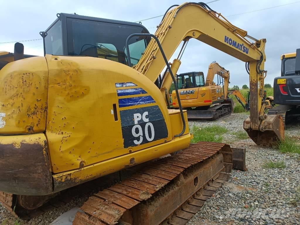 Komatsu PC 90 حفارات زحافة