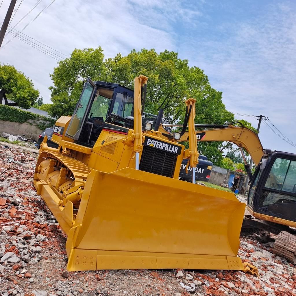 CAT D 7 R بلدوزرات مجنزرة