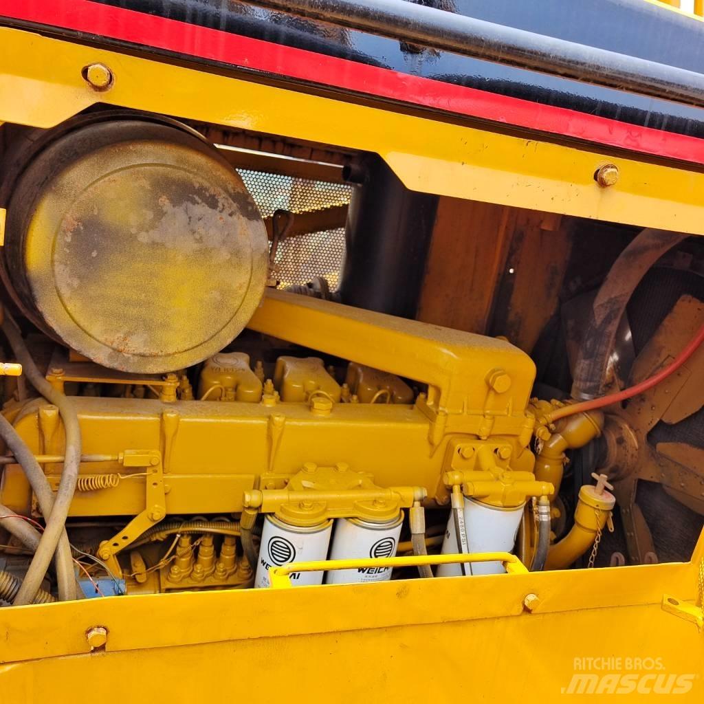 CAT D 7 R بلدوزرات مجنزرة