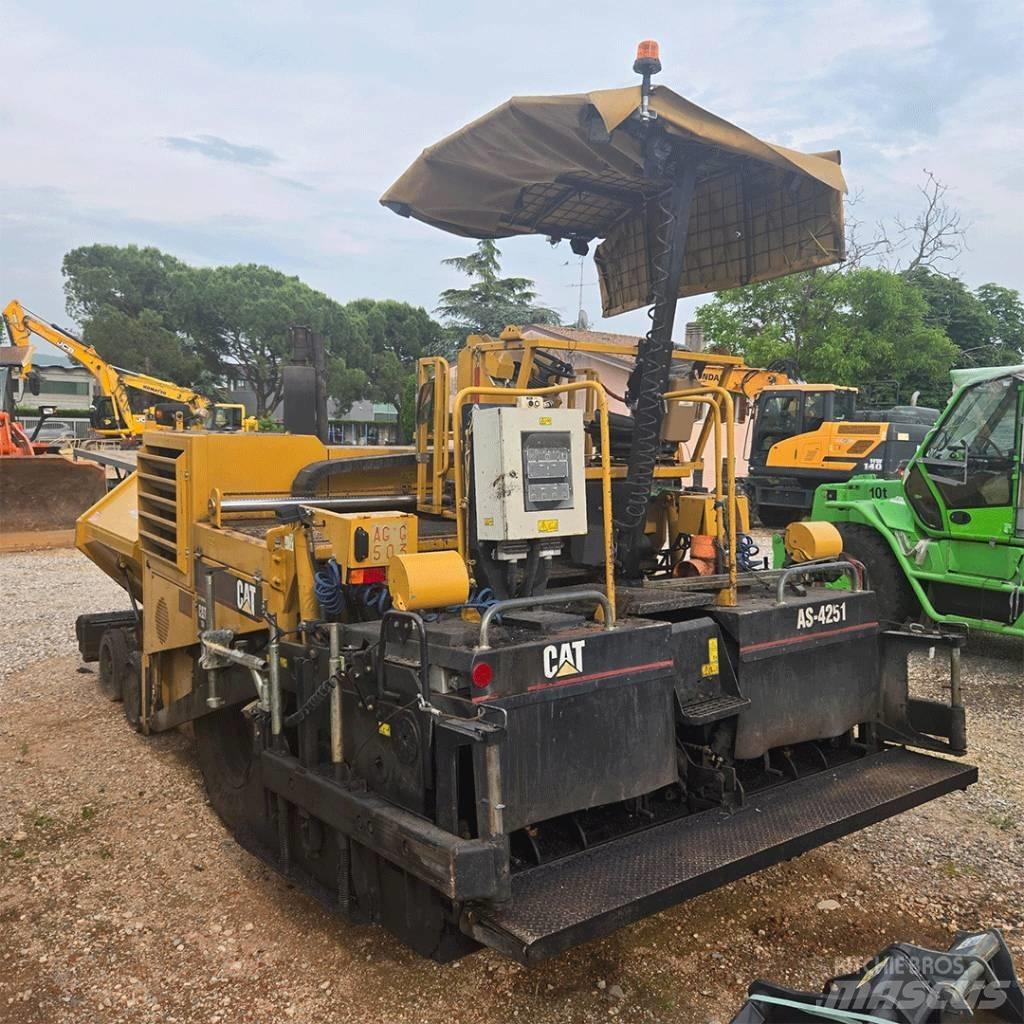 CAT AP 600 معدات السفلتة