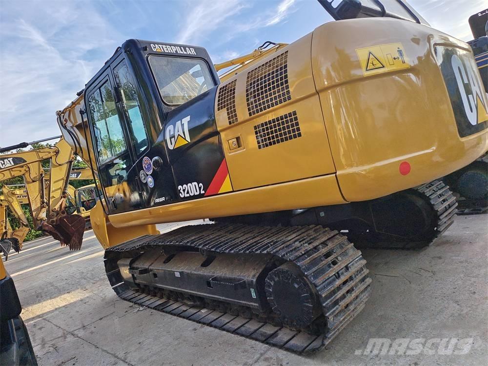CAT 320 D حفارات زحافة