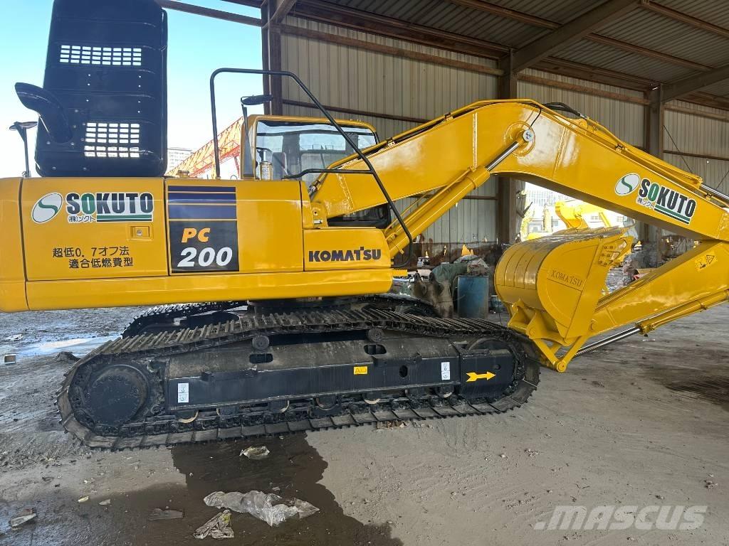 Komatsu PC 200-8 حفارات وسط 7 طن - 12 طن
