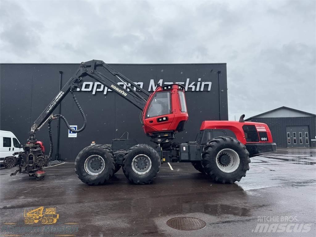 Komatsu 951 حصادات