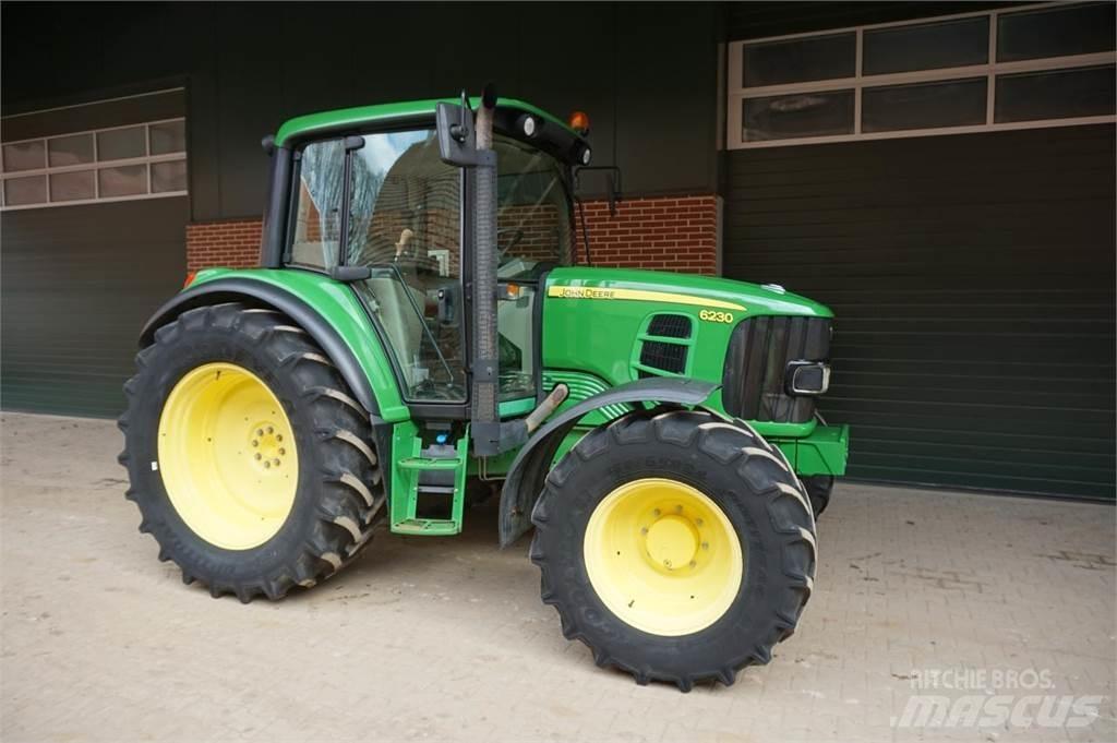 John Deere 6230 الجرارات
