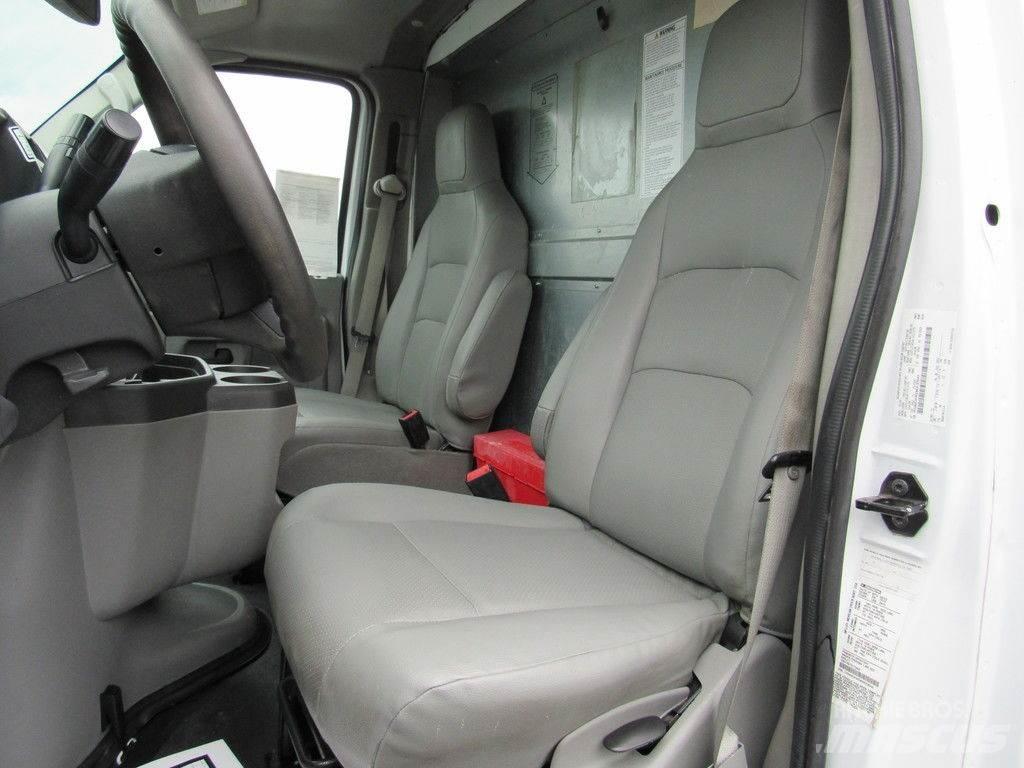 Ford E-350 شاحنات ذات هيكل صندوقي