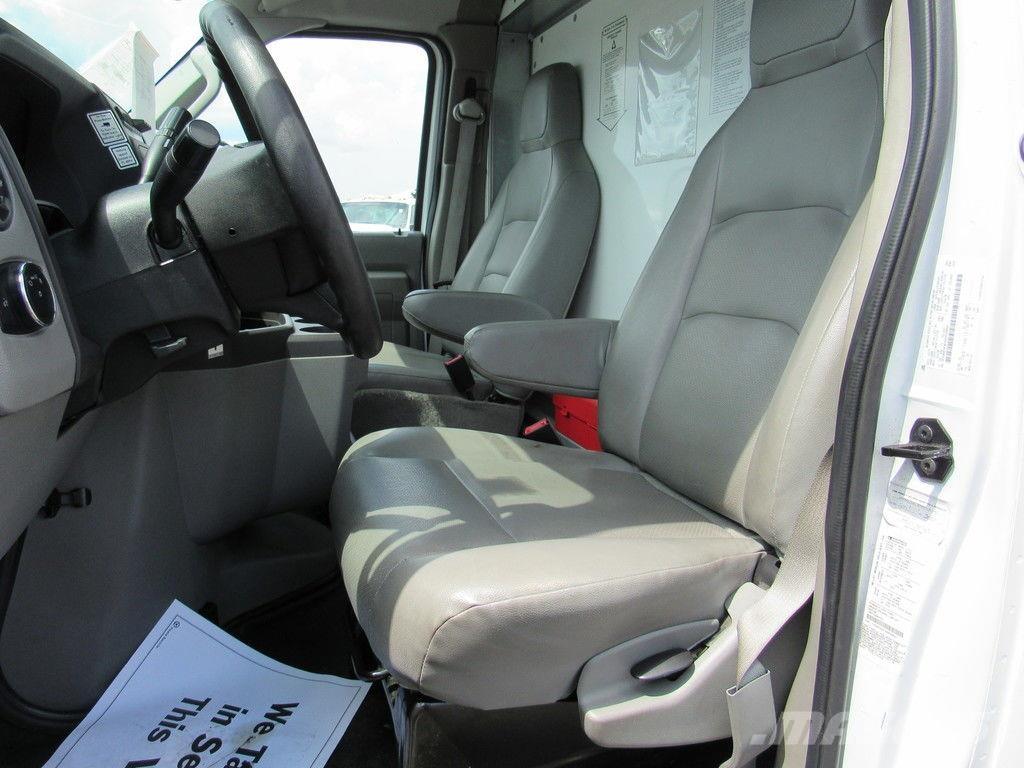 Ford E-350 شاحنات ذات هيكل صندوقي