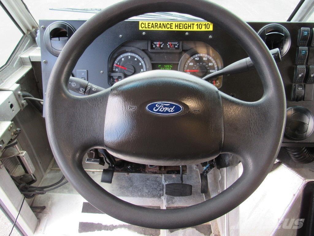 Ford E-450 شاحنات ذات هيكل صندوقي