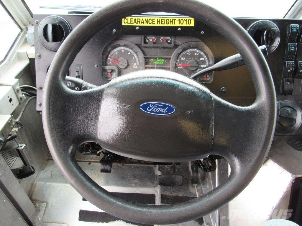 Ford E-450 شاحنات ذات هيكل صندوقي