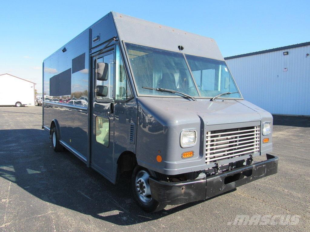 Ford E-450 شاحنات ذات هيكل صندوقي