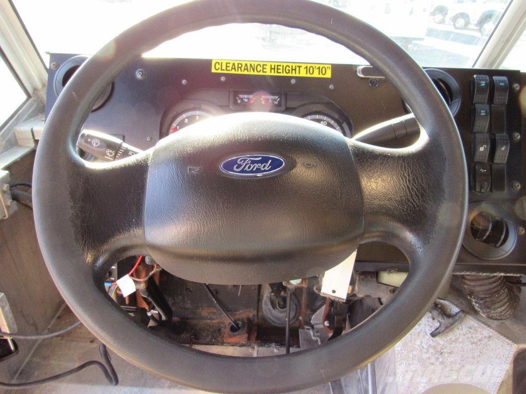 Ford E-450 شاحنات ذات هيكل صندوقي