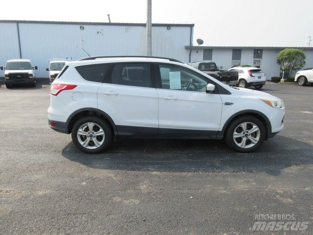 Ford Escape سيارات