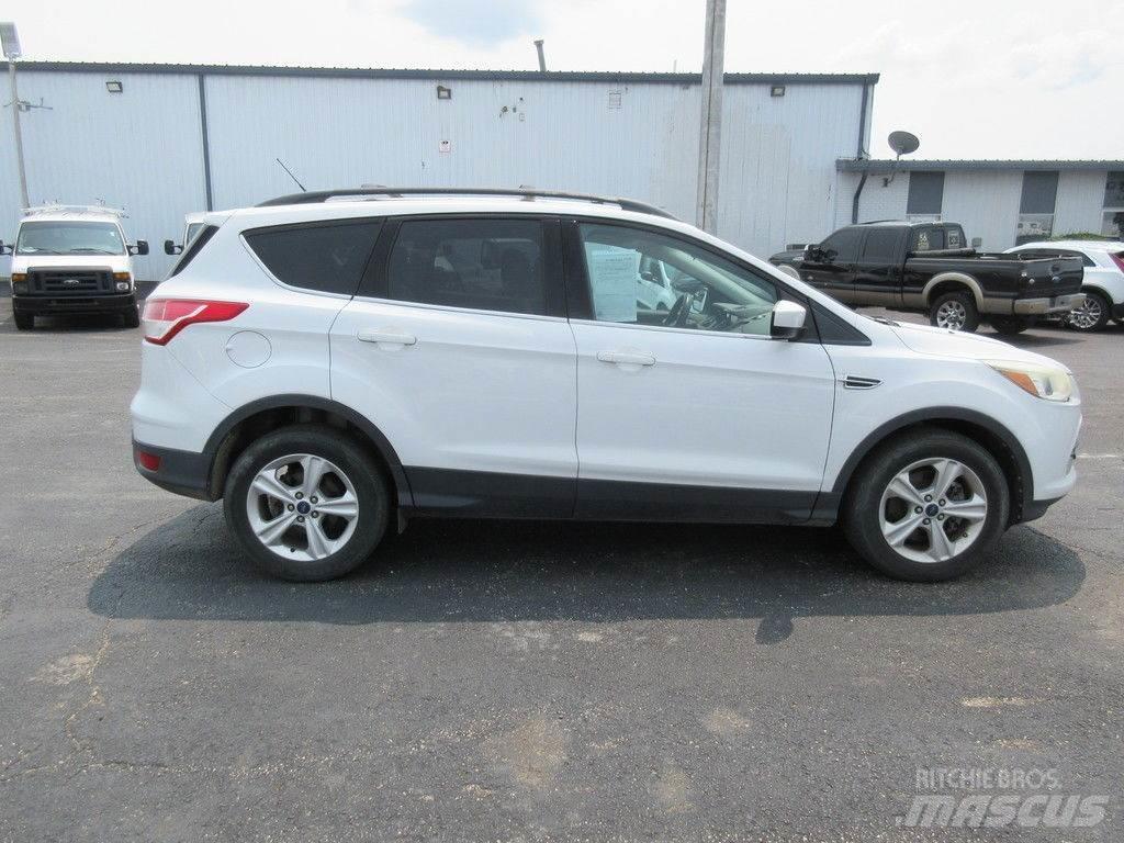 Ford Escape سيارات