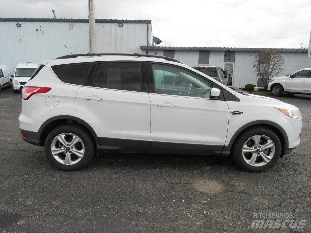 Ford Escape سيارات