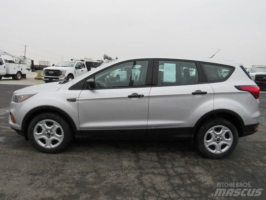 Ford Escape سيارات