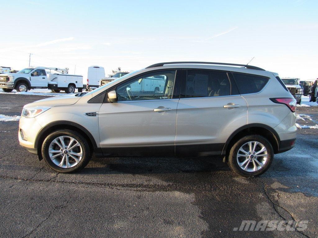 Ford Escape سيارات