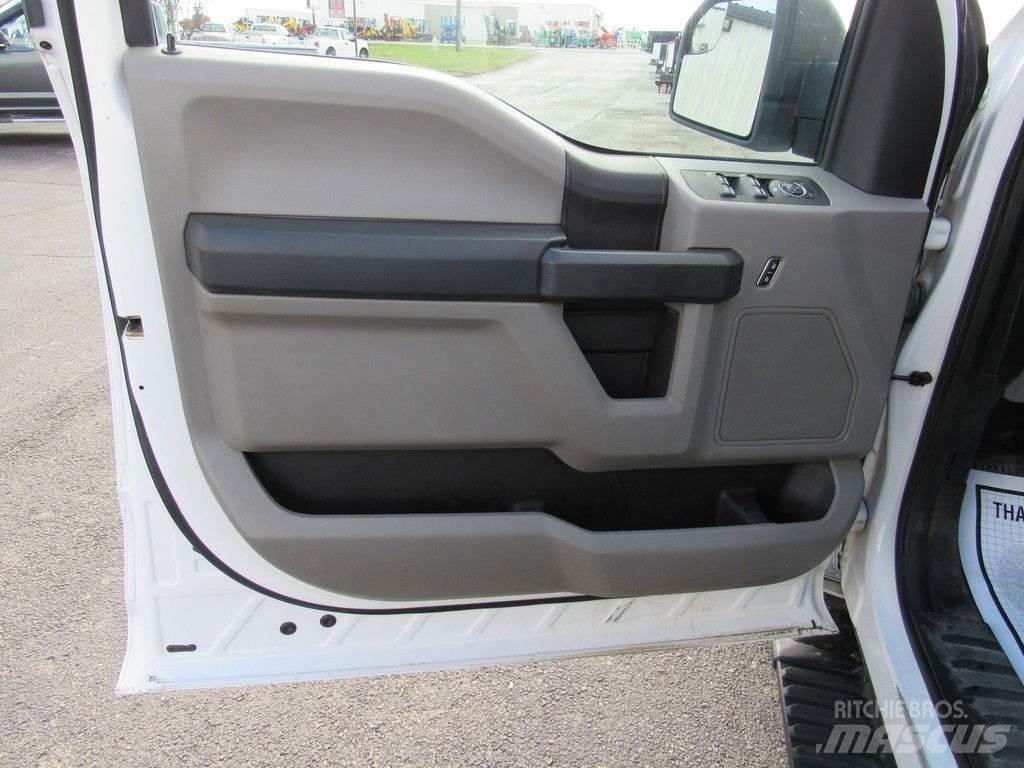 Ford F-150 شاحنات خفيفة/مفصلية الجوانب