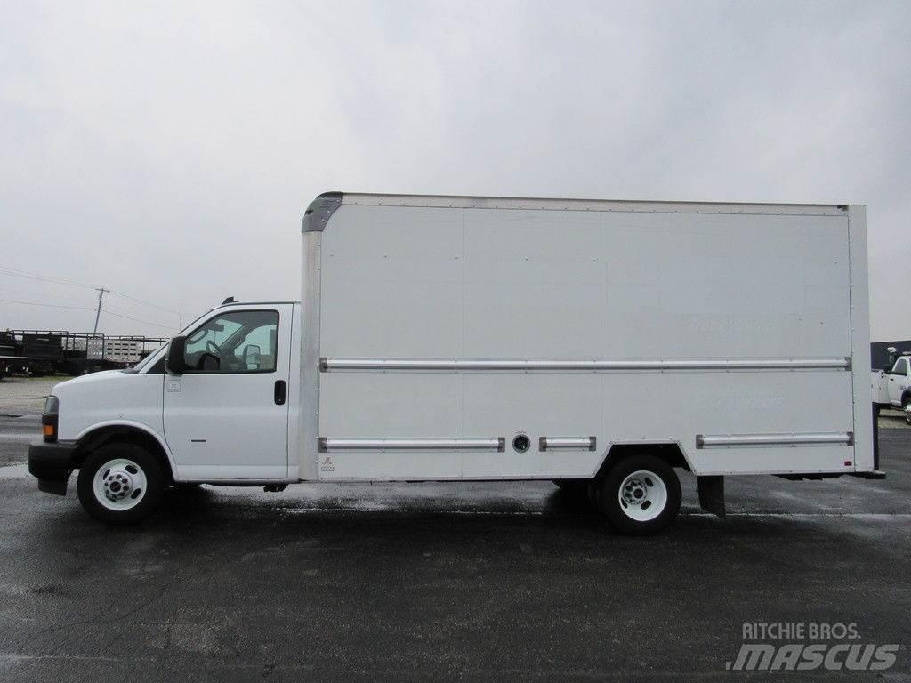 GMC Savana 3500 شاحنات ذات هيكل صندوقي