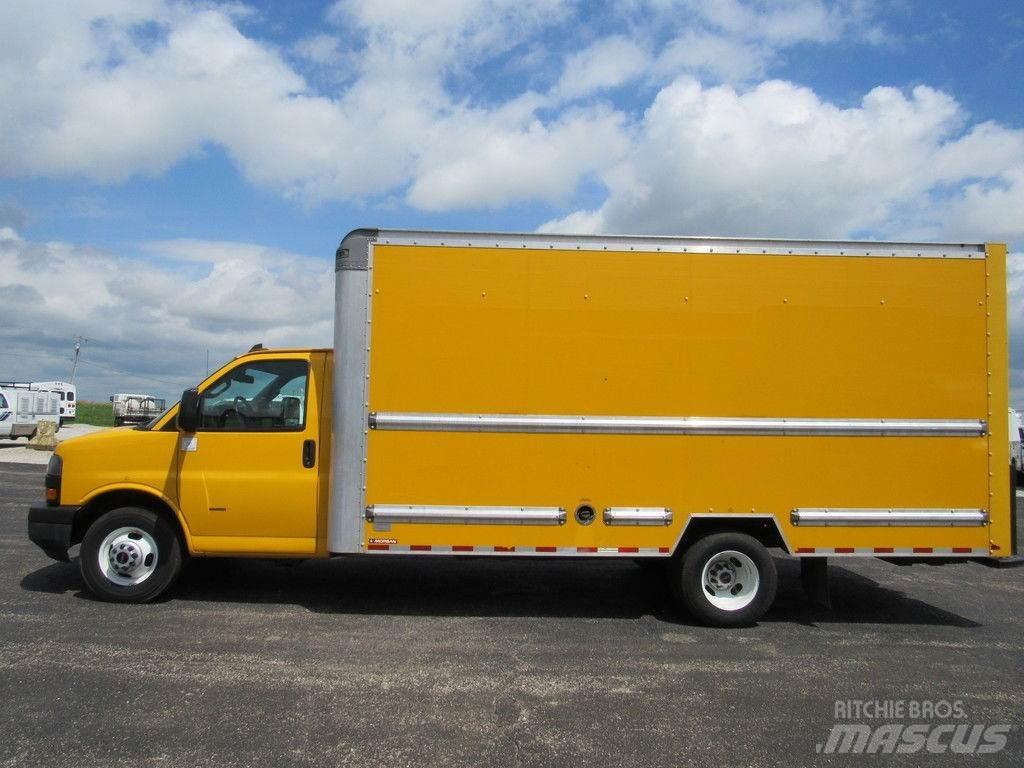 GMC Savana 3500 شاحنات ذات هيكل صندوقي