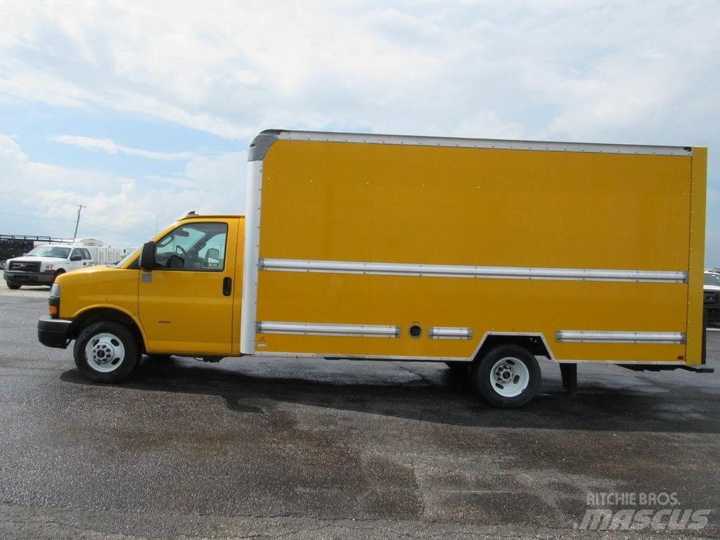 GMC Savana 3500 شاحنات ذات هيكل صندوقي