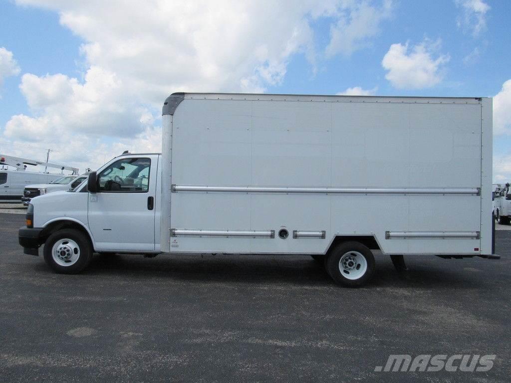 GMC Savana 3500 شاحنات ذات هيكل صندوقي