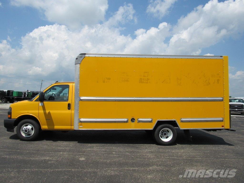 GMC Savana 3500 شاحنات ذات هيكل صندوقي