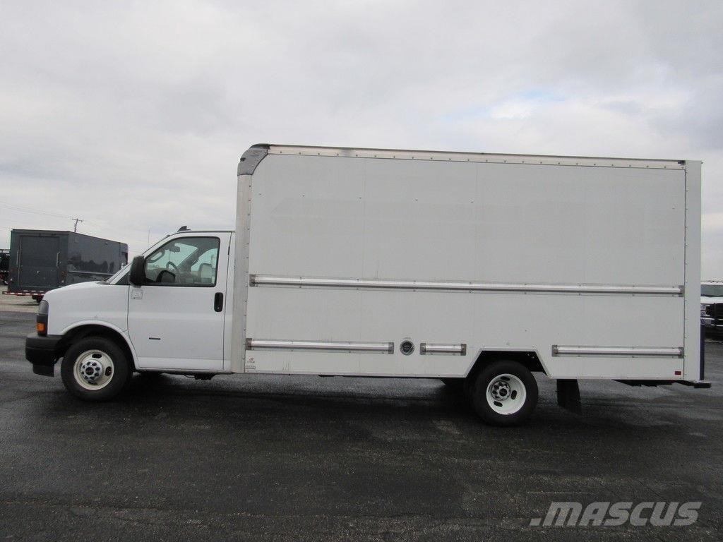 GMC Savana 3500 شاحنات ذات هيكل صندوقي