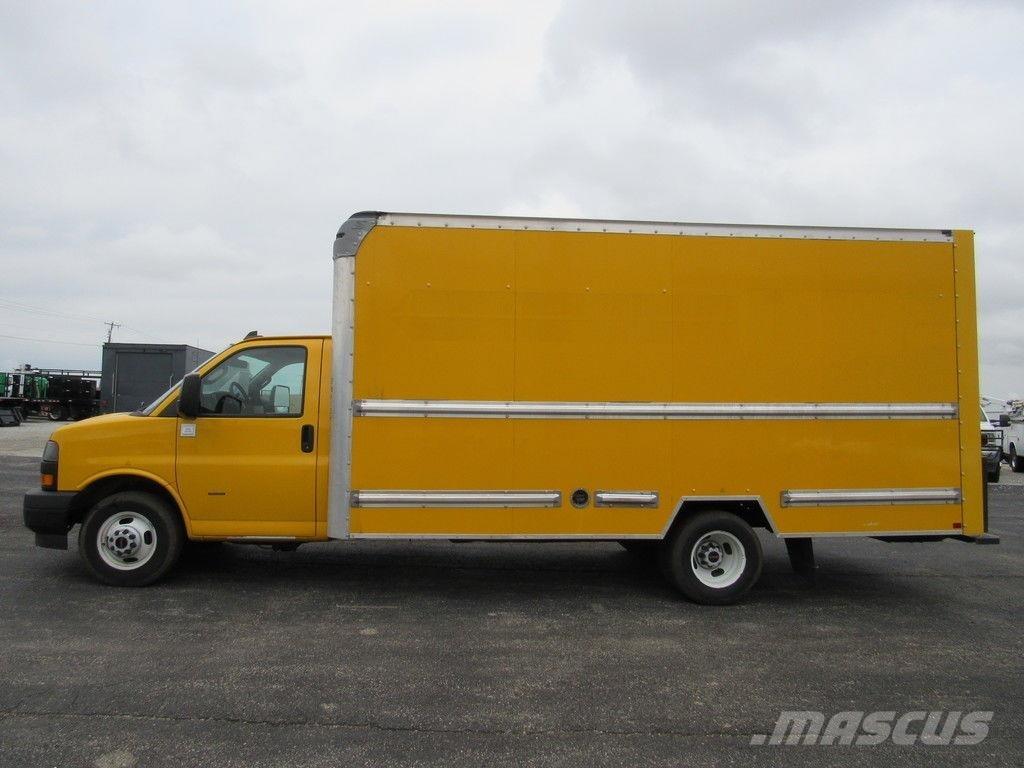 GMC Savana 3500 شاحنات ذات هيكل صندوقي