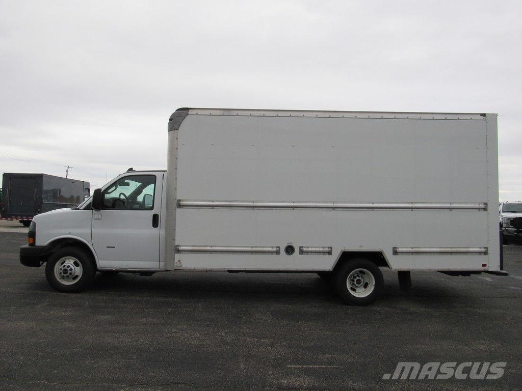 GMC Savana 3500 شاحنات ذات هيكل صندوقي