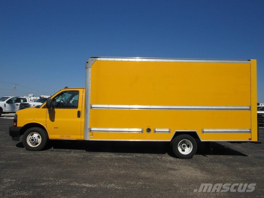 GMC Savana 3500 شاحنات ذات هيكل صندوقي