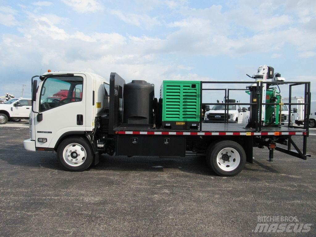 Isuzu NPR HD شاحنات مسطحة/مفصلية الجوانب