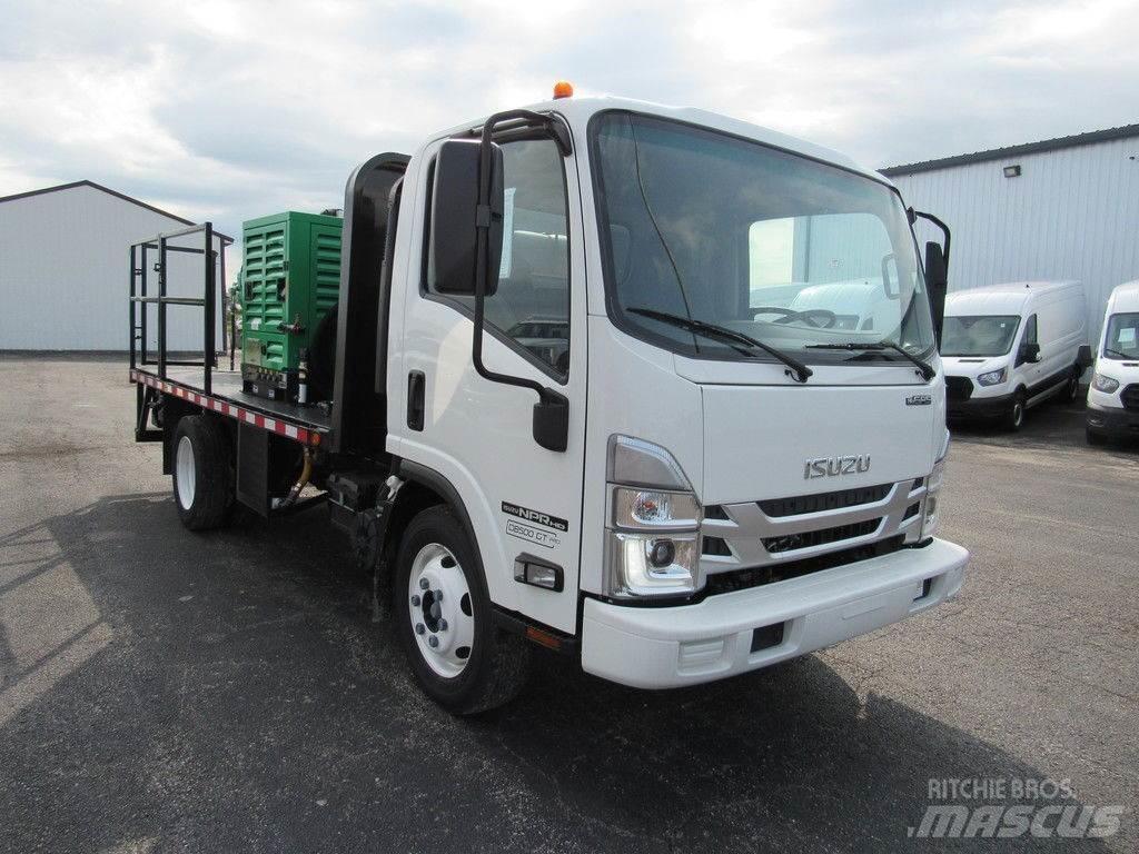 Isuzu NPR HD شاحنات مسطحة/مفصلية الجوانب