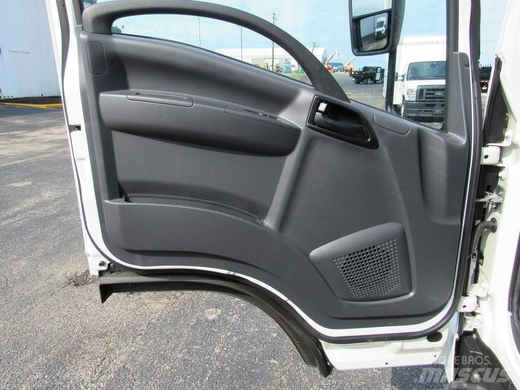 Isuzu NPR HD شاحنات مسطحة/مفصلية الجوانب