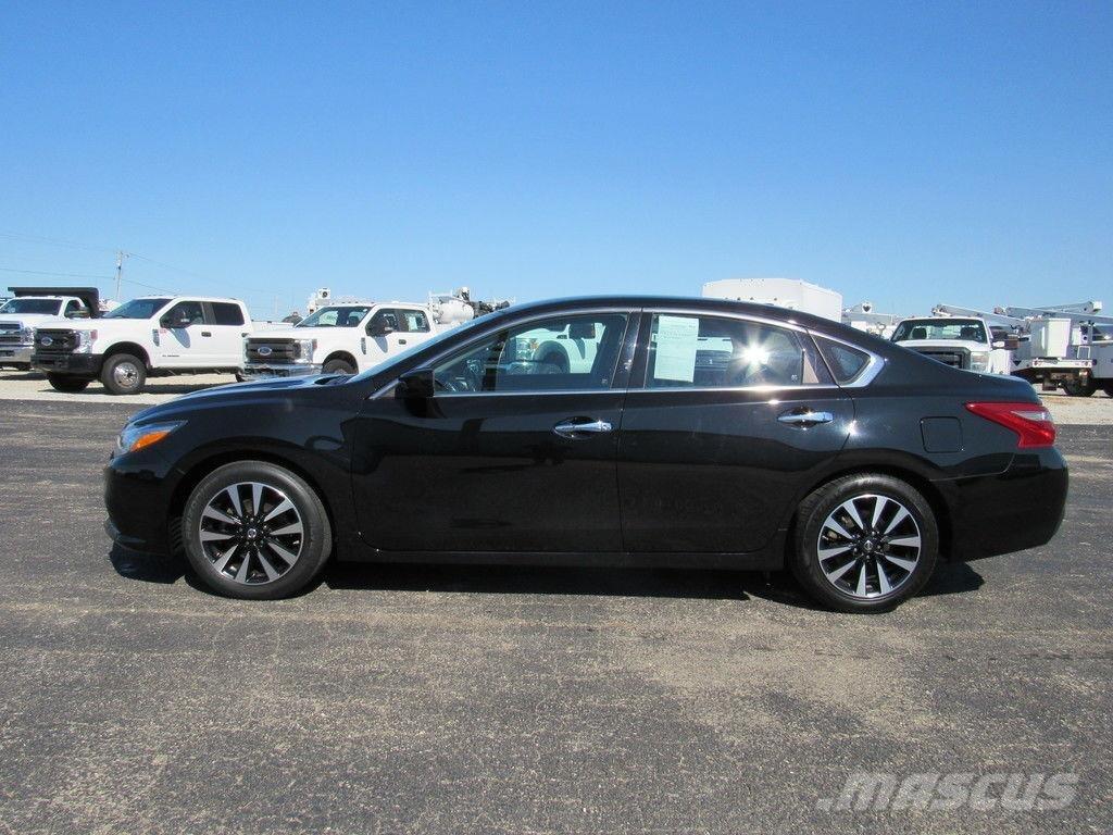 Nissan Altima سيارات