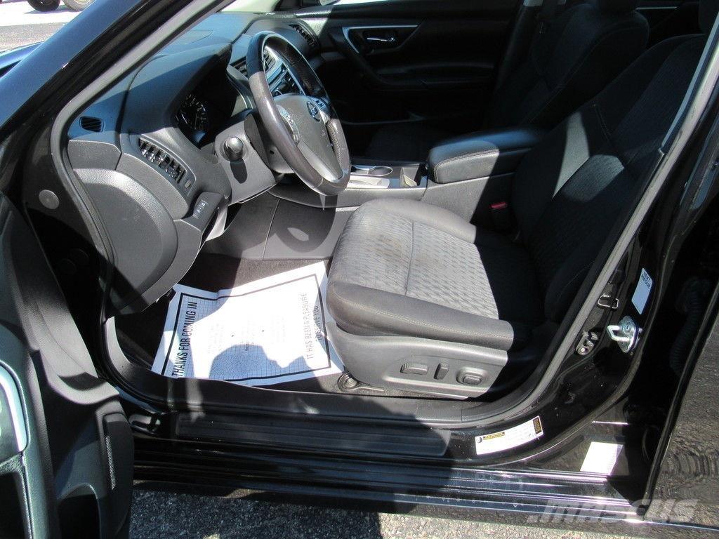Nissan Altima سيارات