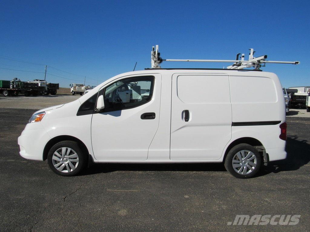 Nissan NV200 شاحنة مقفلة
